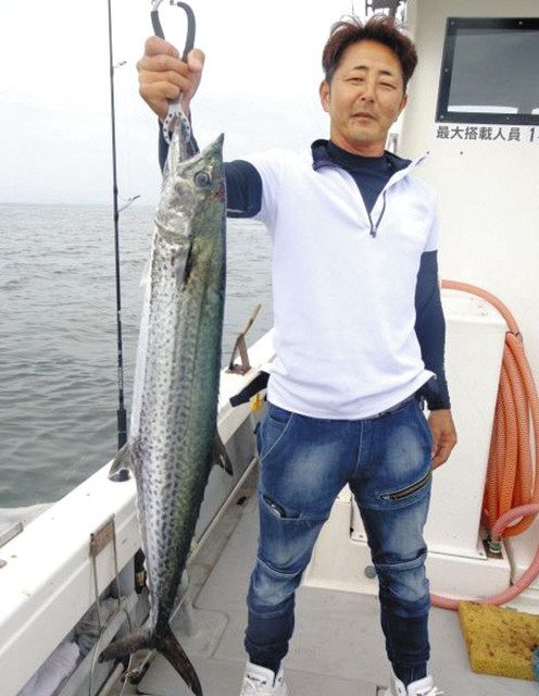 青物熱いぞ 船中サワラ93センチ＆ワラサ 三重・四日市磯津出船