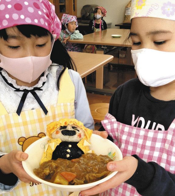 善逸のデコカレーを作った子どもたち＝志賀町児童館で 