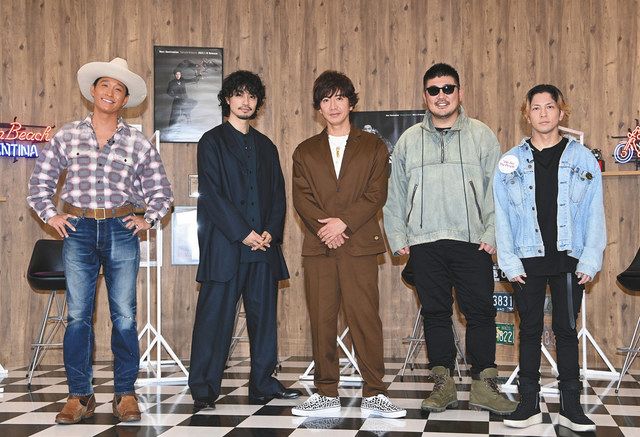 ミュージックビデオ完成披露試写会を行った（左から）平井大、斎藤工、木村拓哉、ＲＥＤ　ＲＩＣＥ、Ｋｊ