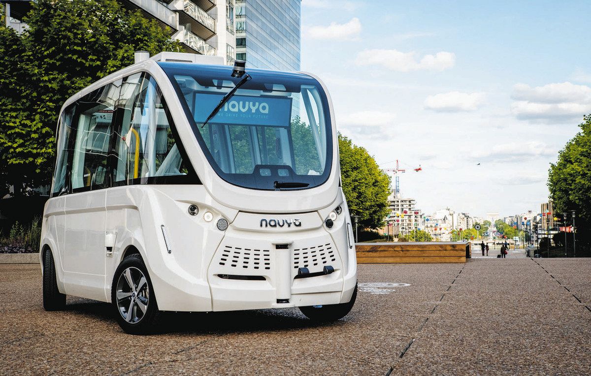 恵那市の実証運行と同型の自動運転車両。当日までに市独自のラッピングを施す＝マクニカ提供
