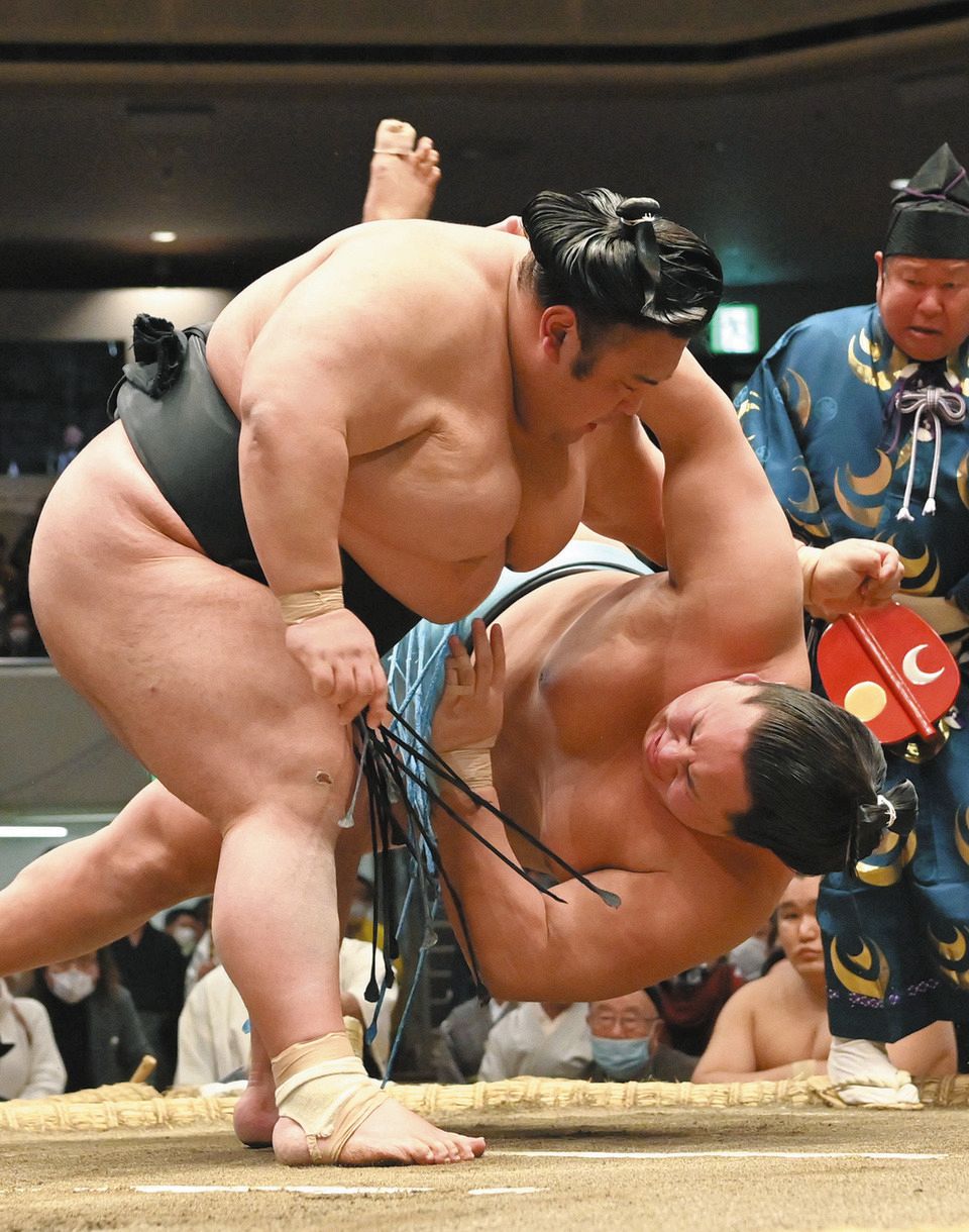 ◇貴景勝、優勝決めた豪快すくい投げ【写真】：中日スポーツ・東京中日