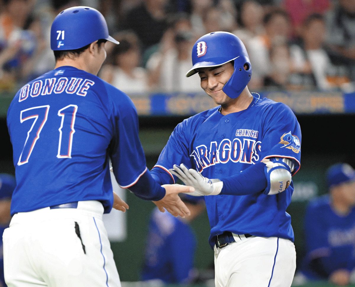 中日・石伊雄太、金丸強力援護5号ソロ 交流戦後の休み期間にも一緒に