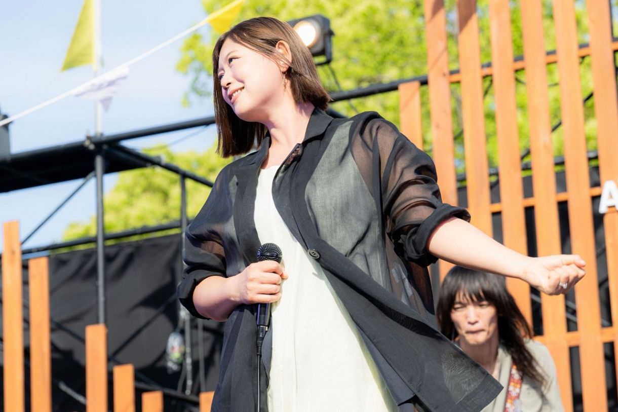 絢香、地元・大阪で10年ぶりフリーライブ「大阪に帰ってきて歌えるのは