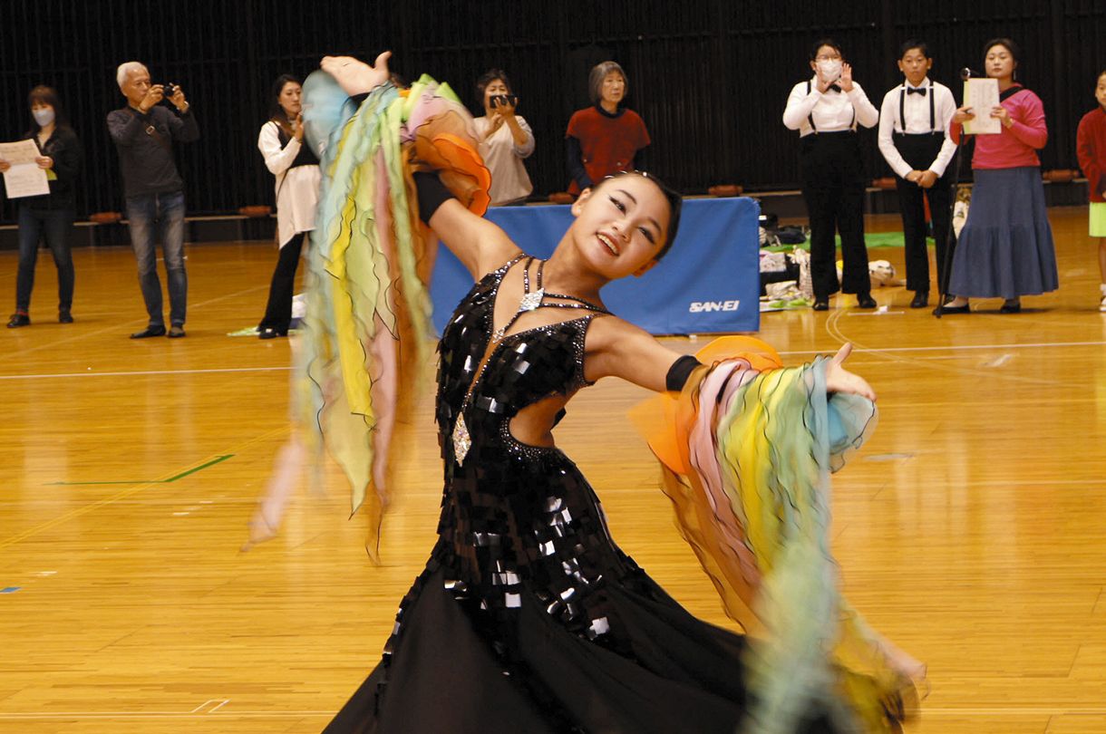 優雅にワルツ、クイック 静岡でジュニアダンスフェス：中日新聞しずおかWeb