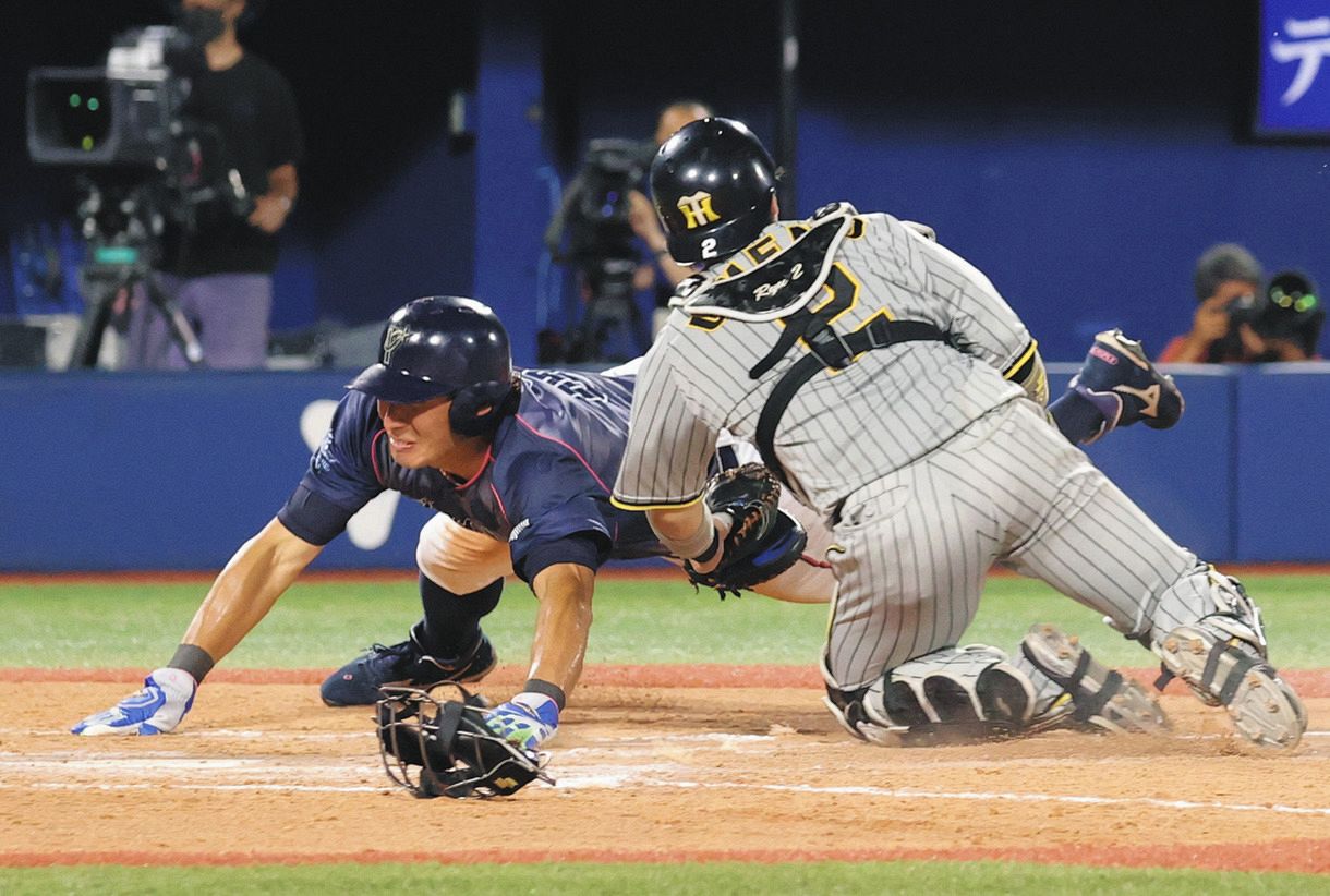 Dena 阪神に3連勝し4位に浮上 サヨナラ生還の大田泰示 長 い腕を伸ばしてタッチしました 中日スポーツ 東京中日スポーツ