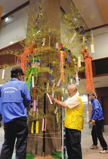 滋賀 医療従事者励ます七夕飾り設置 近江兄弟社高生の思い 短冊に 中日新聞web