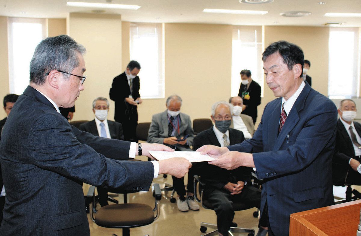 氷見市土地改良区 宇波区を吸収合併 高岡で認可書交付式:北陸中日新聞Web