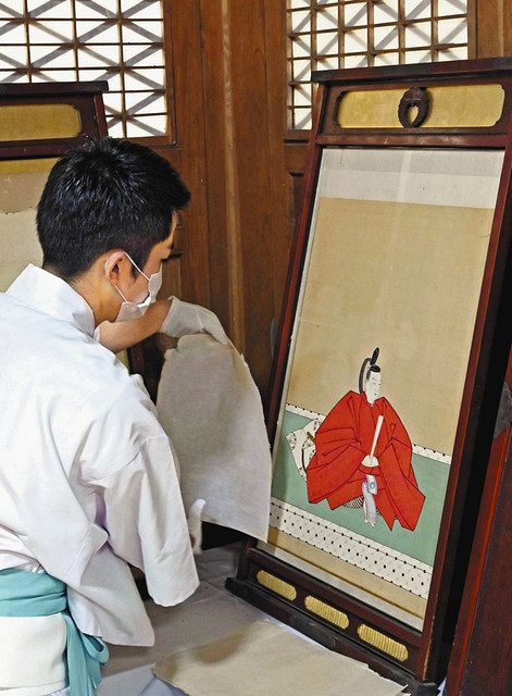 呪術？隠された肖像画発見 新潟・村上の神社秘蔵、白紙の下から：中日