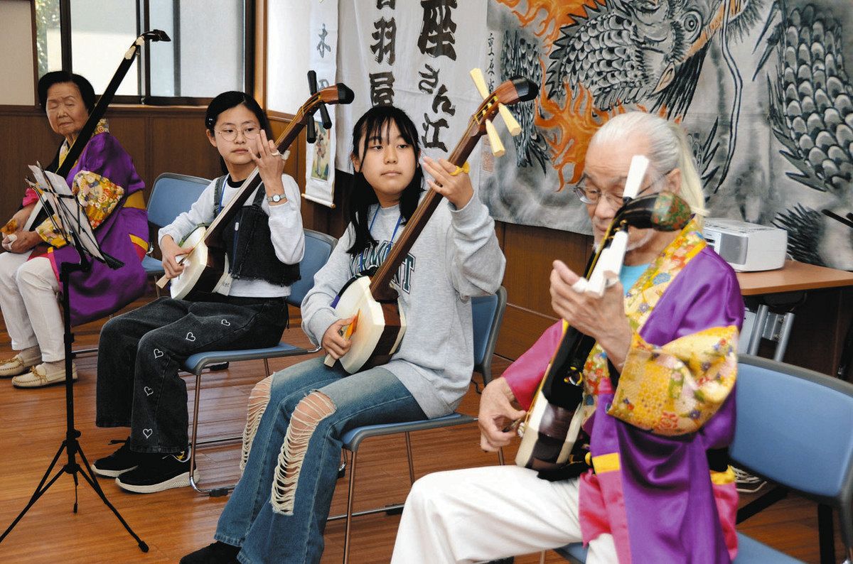 津軽三味線、1年の練習成果響く あまの中学生がお年寄りらに披露：中日
