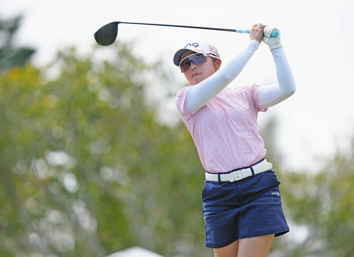 女子ゴルフ】女王・佐久間朱莉、 圧巻の10バーディーで首位奪取 オフに