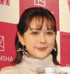 村重杏奈が写真集の重版決定をセクシー？ショットで報告 フォロワーからは「おめでとう」の声：中日スポーツ・東京中日スポーツ