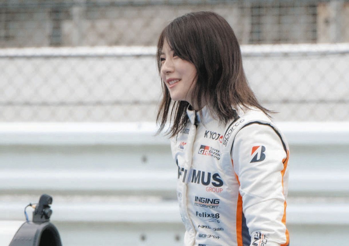 18歳のレーサー富下李央菜が『女子高生ミスコン』に挑戦した理由