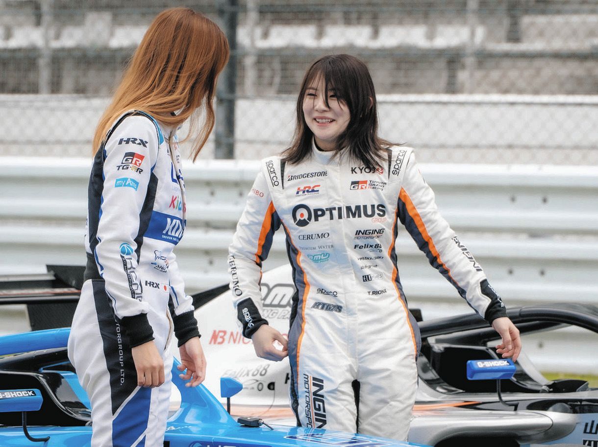 18歳のレーサー富下李央菜が『女子高生ミスコン』に挑戦した理由