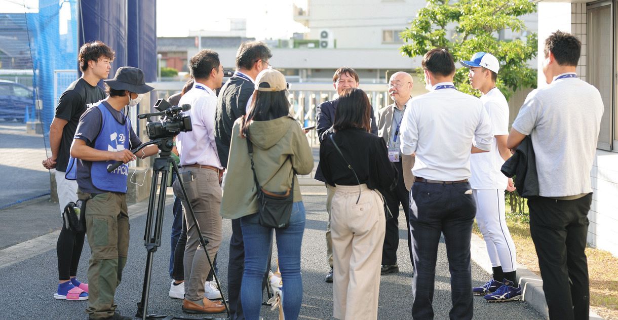 侍ジャパン」入り岡林勇希の取材に高橋宏斗が乱入し質問攻めに 「秋季