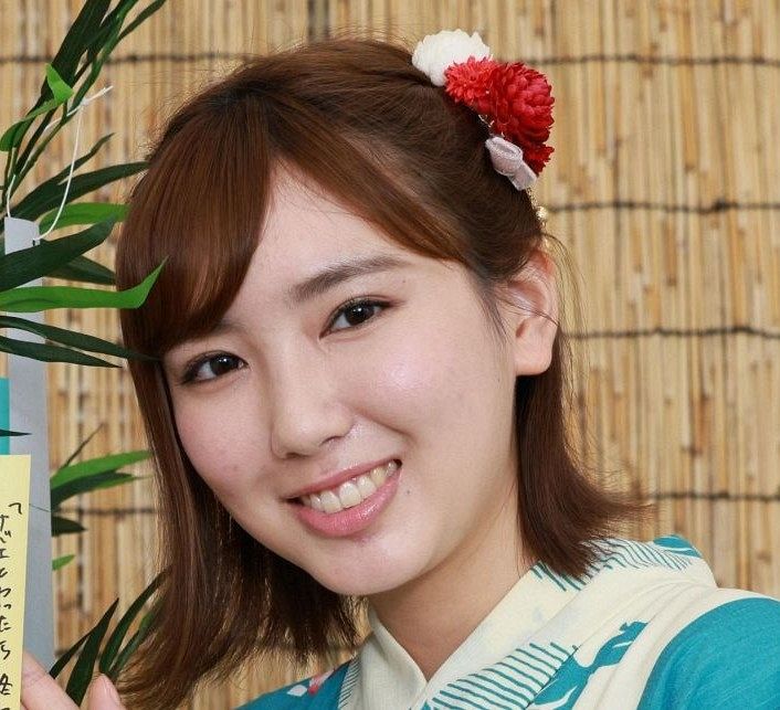 三角地帯がたまらない」“令和のグラビアクイーン”沢口愛華、表紙飾り