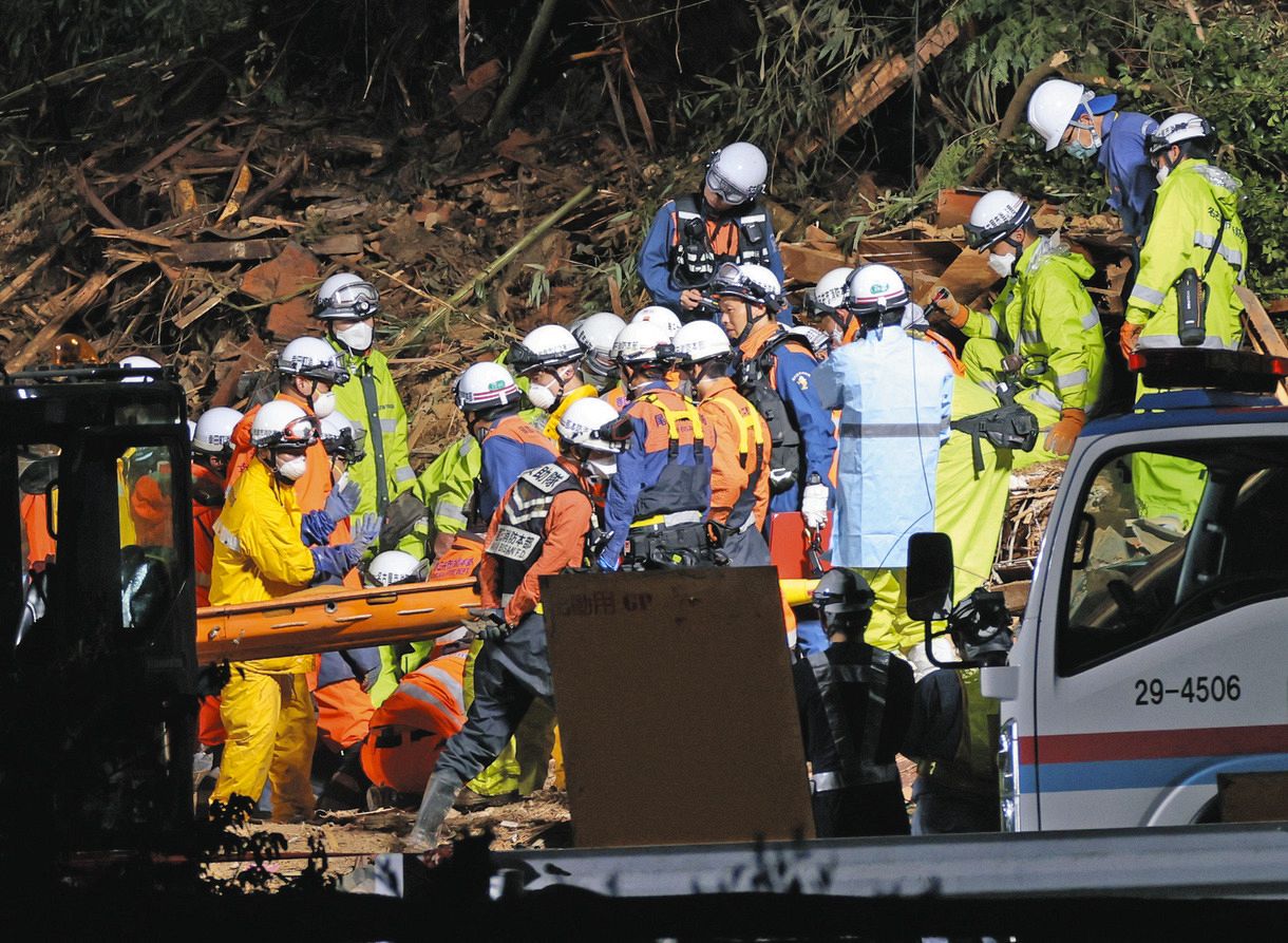 蒲郡の土砂崩れで5人救出、うち3人の死亡確認 家族生き埋め、捜索は日付変わるまで:中日新聞Web