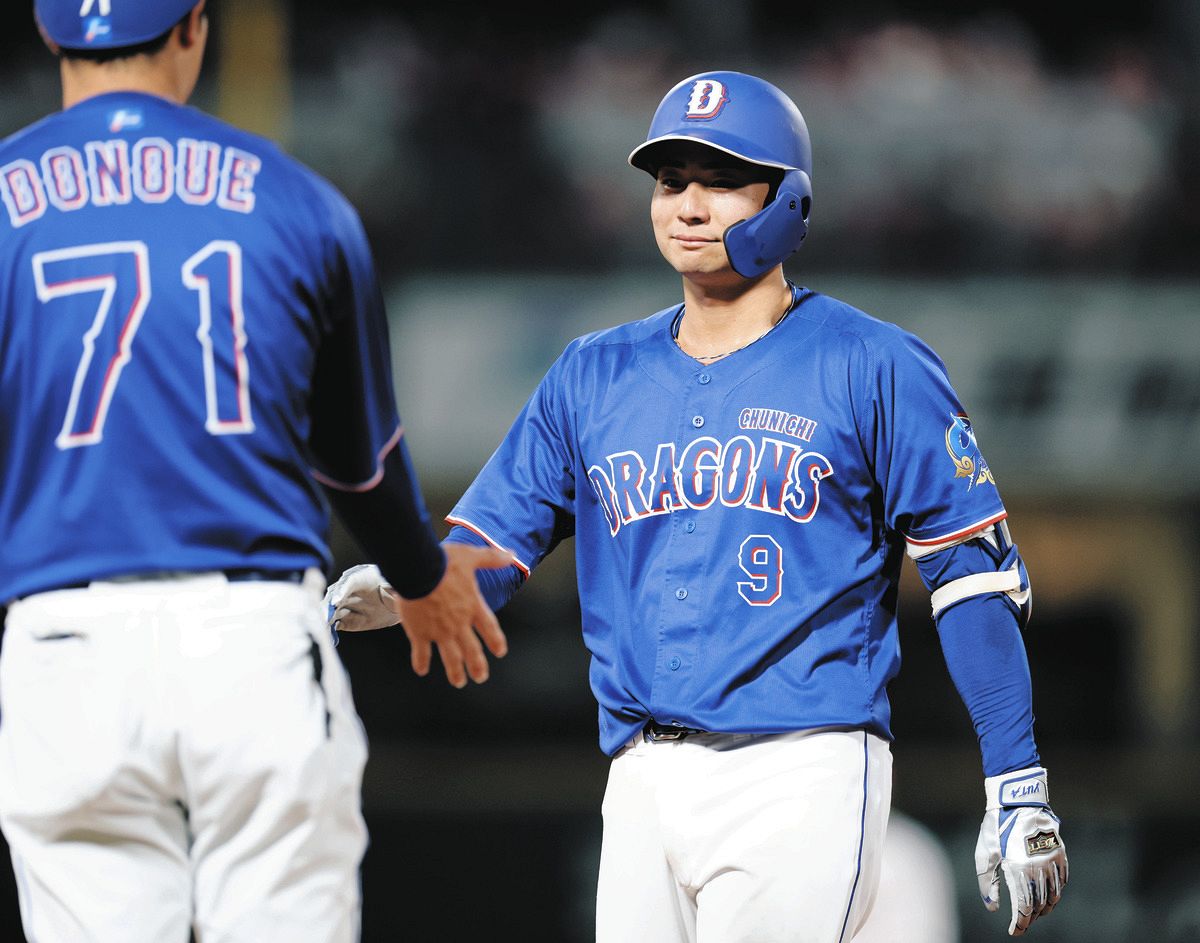 中日・石伊雄太、リード広げる左前適時打！4回の7号3ラン含めて1試合4