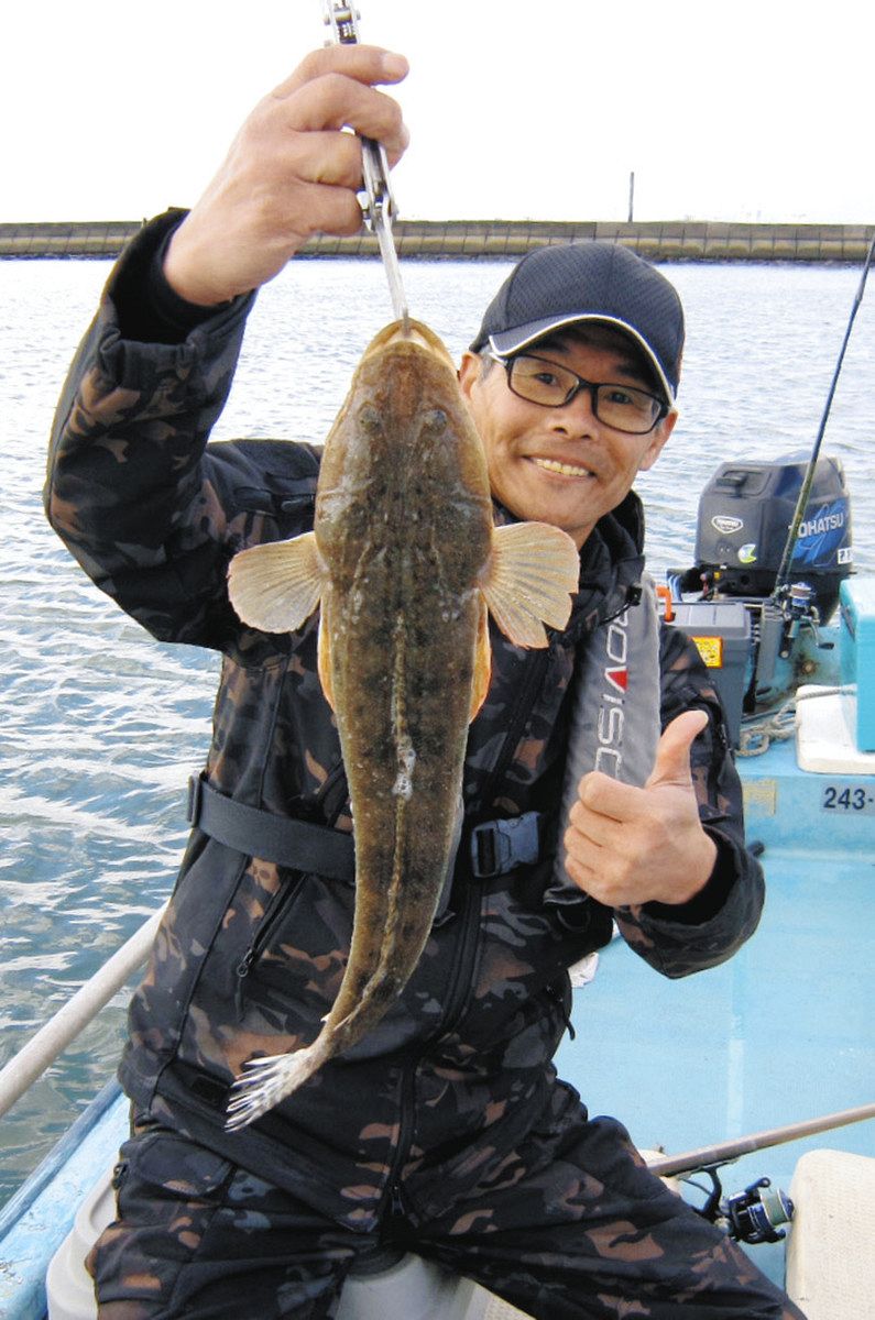漁師の釣り竿でのんびり釣り トレーナー 寄り添っ