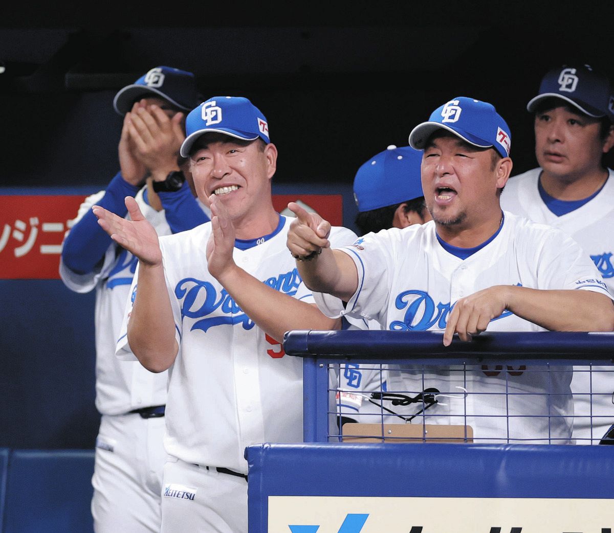 藤監督 　2点　まとめ 中日・井上監督語録】9回2死満塁でセーフティー山本に「びっくりした