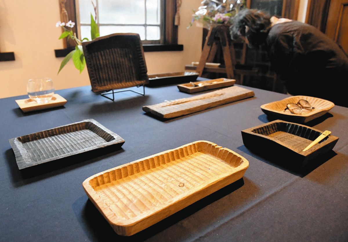 我谷盆 のみ彫りの味わい 金沢・大樋町 長井さん初個展：北陸中日新聞Web