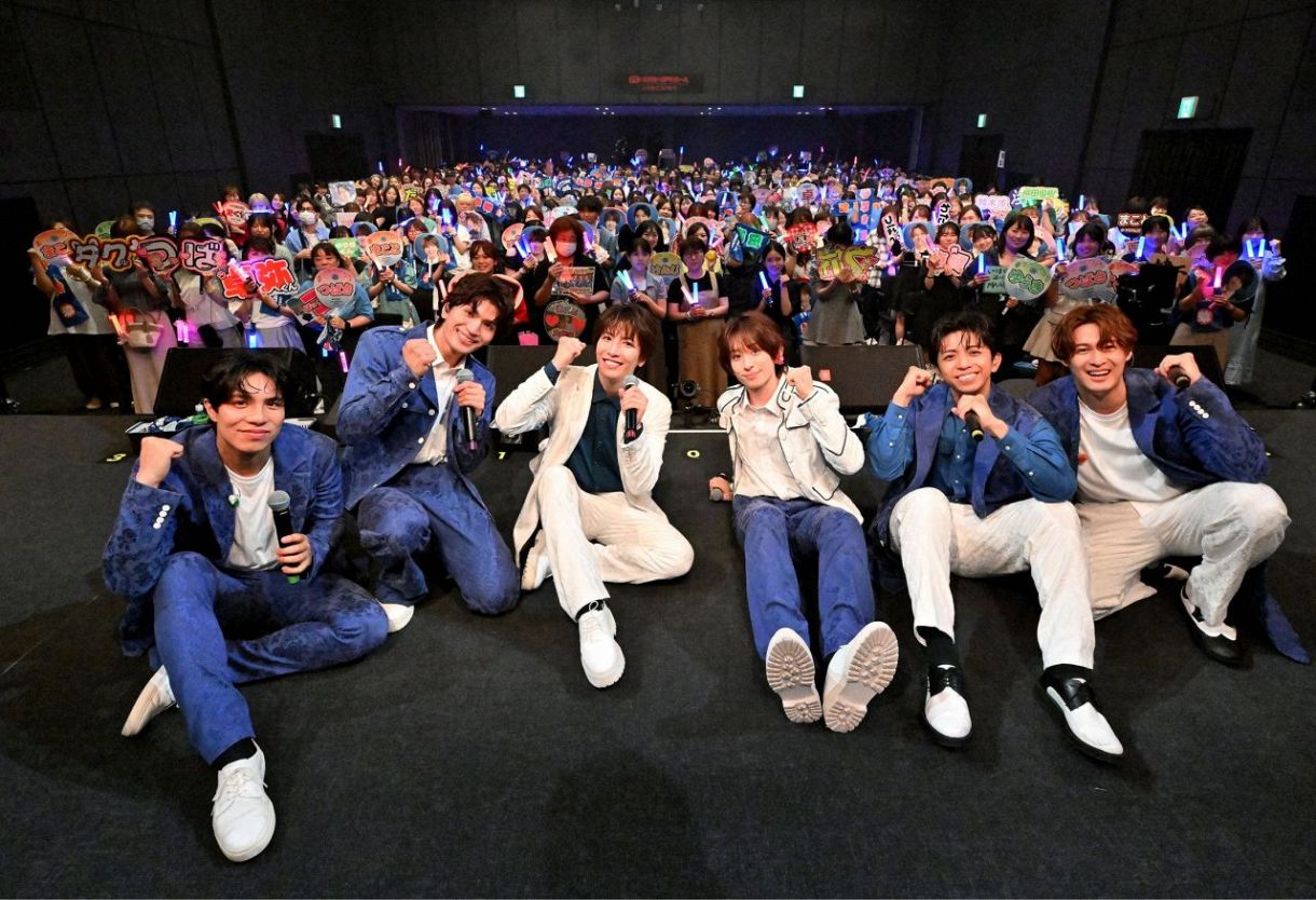 初の全国ツアーの初日公演を開催した「MATSURI」。左から柳田優樹、鈴木渉、松岡卓弥、小野寺翼、橋爪健二、渡辺真