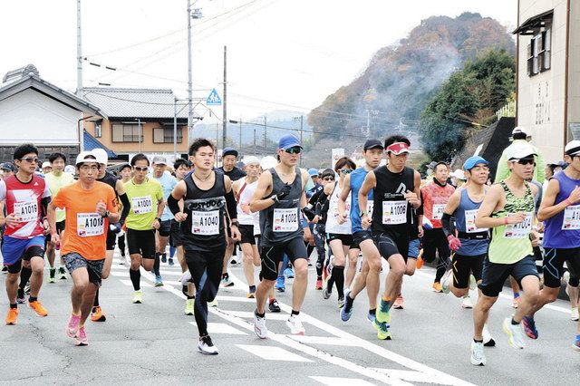 世古和 秋色の中、ゴールめざし駆ける ひさい榊原温泉マラソン：中日新聞Web