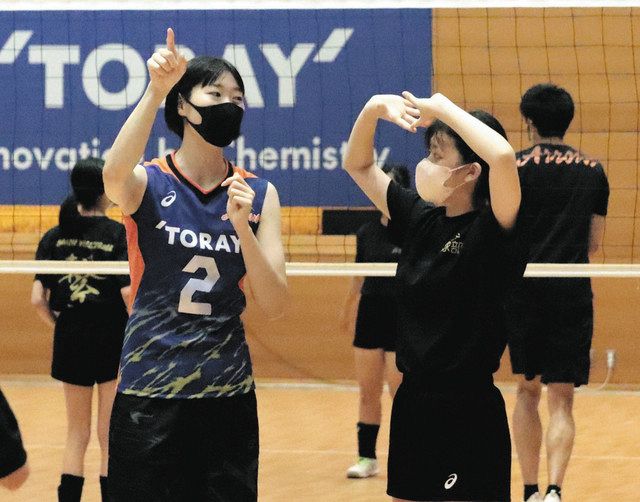 中学生と合同練習 大津でVリーグ・東レアローズの選手ら：中日新聞Web