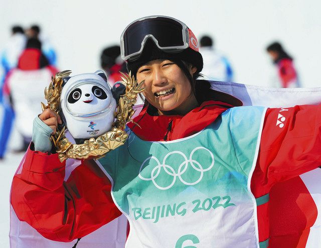 村瀬心椛、17歳の涙「夢みたい」 スノーボード・ビッグエア銅メダル