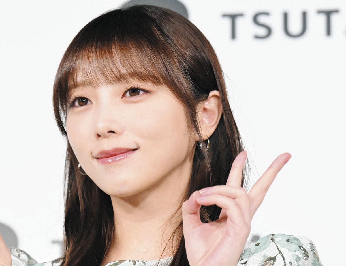 与田祐希のメガネ制服姿が話題！ファンの反応は？