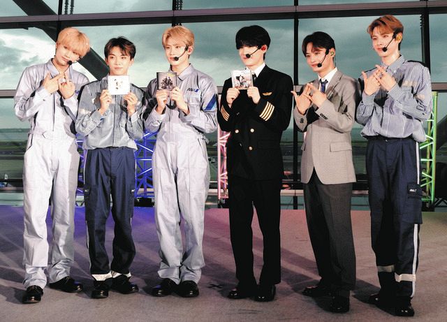 DXTEEN、パイロットや整備士に変身！羽田空港で新曲「First Flight
