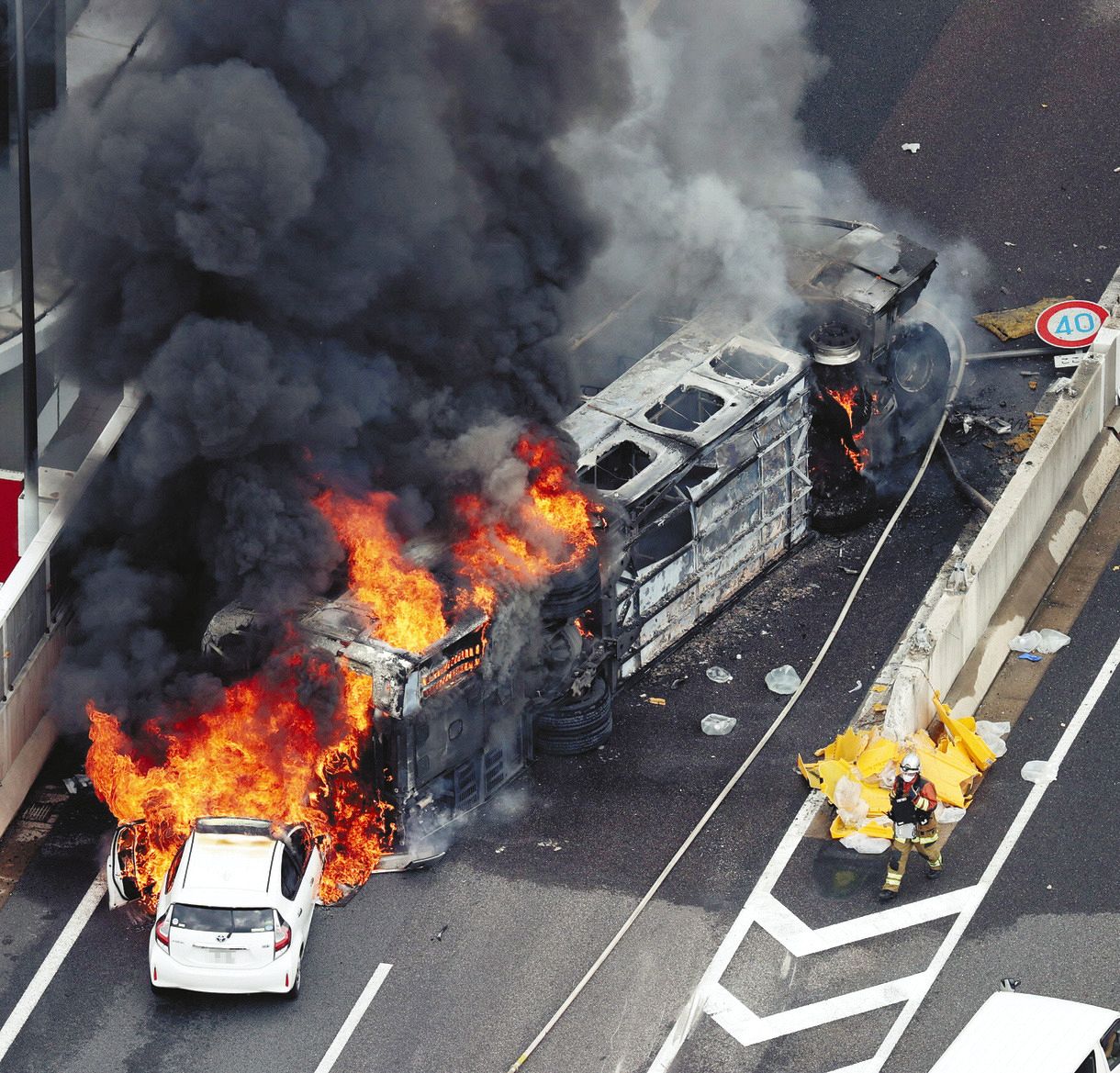 名古屋高速バス事故 衝突の後続車運転手が証言 事故前運転には違和感なく出口付近で 急な方向転換 中日スポーツ 東京中日スポーツ