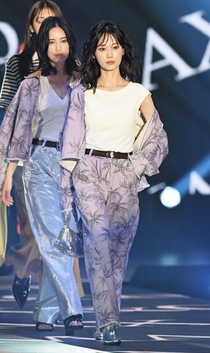 元乃木坂46・山下美月、開幕のランウェイ登場 15周年