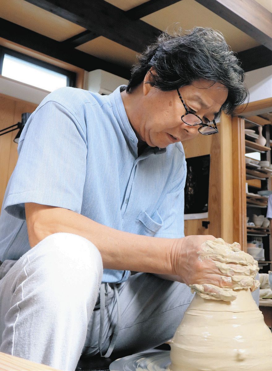 唯一無二の「堆磁」 作り上げた作風に、母なる琵琶湖の存在 大津の神農さん人間国宝へ：中日新聞Web