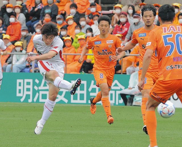 イレブン 土壇場で相馬が決勝弾 攻勢清水に耐え名古屋が初連勝 中日新聞web