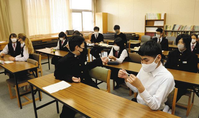 白馬中にsdgsサークル誕生 米配合のプラスチック学ぶ 中日新聞web