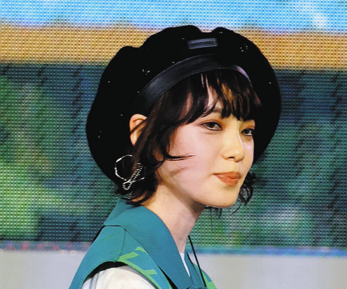レアな平手友梨奈さんのアイドル時代のクッションです！！ メルカリ