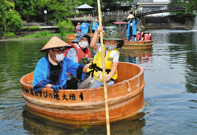 たらい舟で涼しげに 大垣 水門川で親子ら乗船体験 中日新聞web