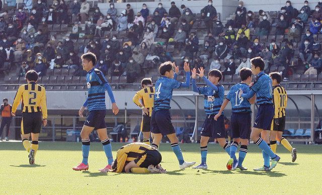 選手は動揺隠せなかった 熊本県勢初の決勝進出 大津の山城監督 勇気与えるプレーを 全国高校サッカー 中日スポーツ 東京中日スポーツ