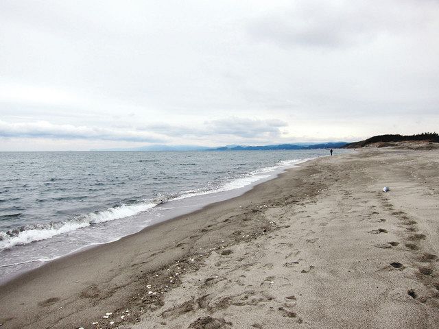 見渡す限り砂浜が続く吹上浜。「日本三大砂丘」の一つで「日本の渚百選」にも選ばれている