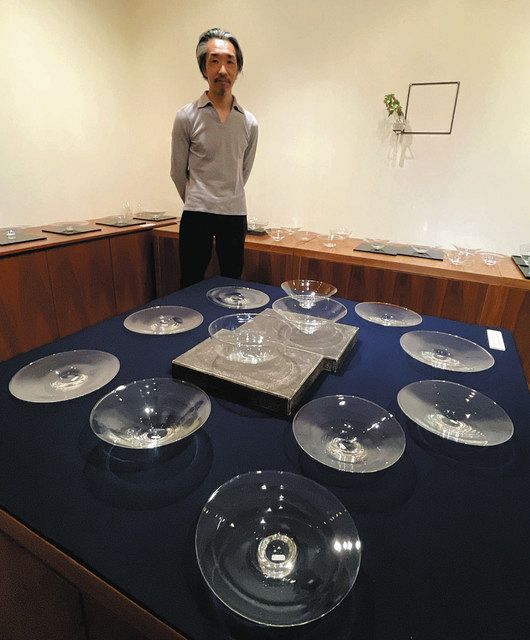 ゆがんでいるガラス 金沢・艸田さん個展：北陸中日新聞Web