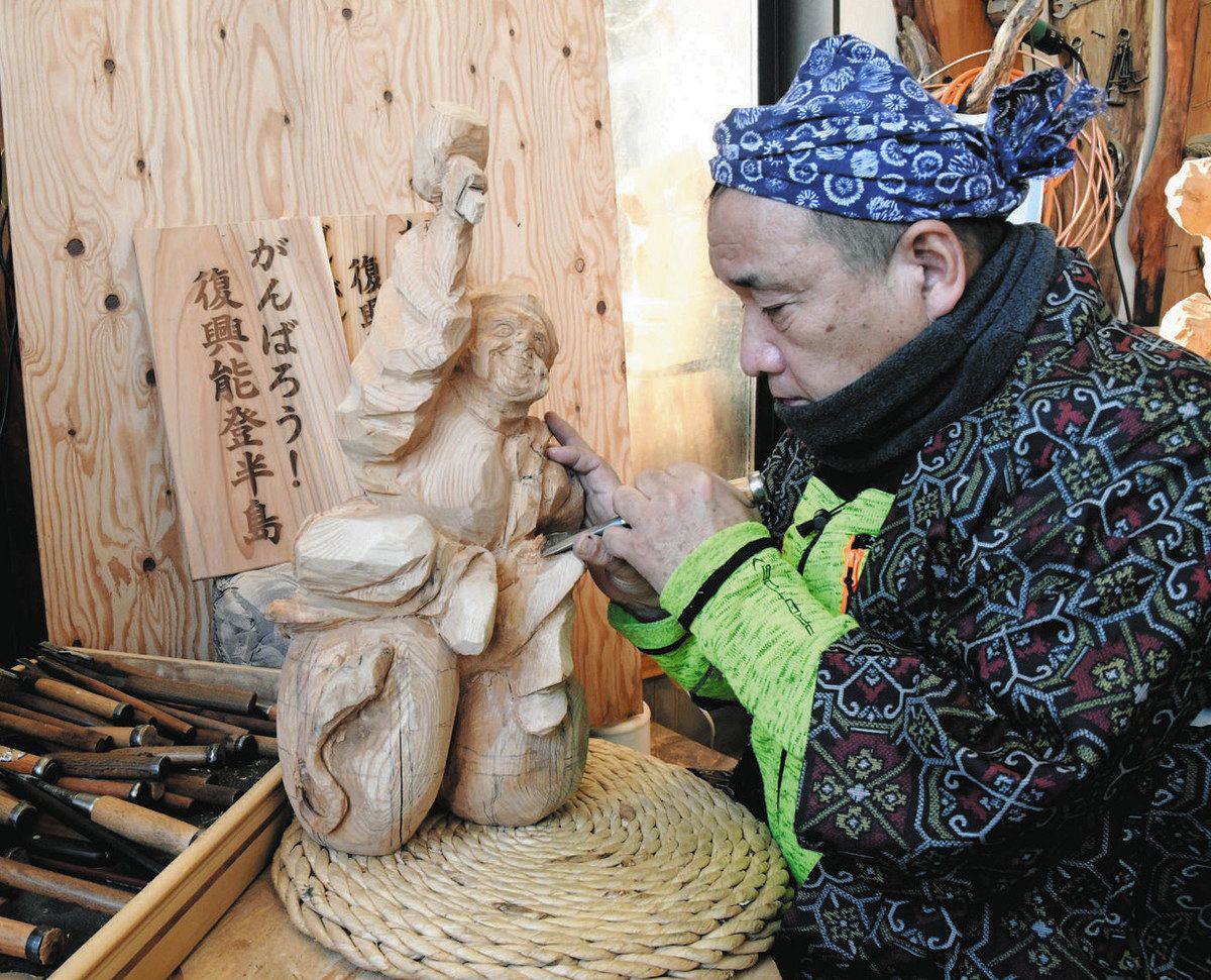 被災地復興 作品に込め 小づち高々 大黒さま 井波彫刻師・音琴さん