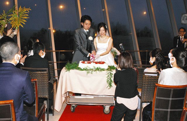 コロナ禍で式延期 新郎新婦役は武田さん夫妻：北陸中日新聞Web