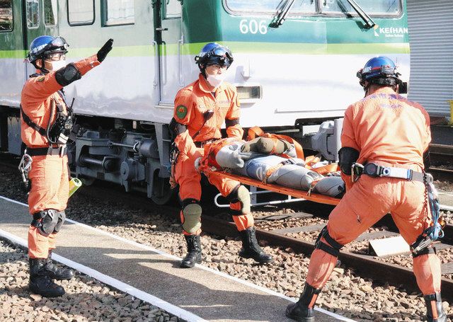 線路内人身事故想定し訓練 京阪電鉄と大津市消防が連携確認 中日新聞web