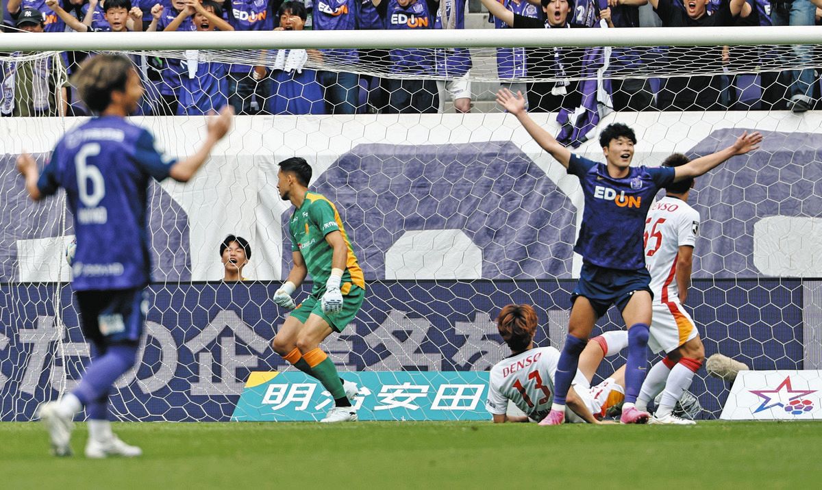 J1名古屋グランパス、逆転奪首ならず…広島に2-4完敗、直近2試合で10