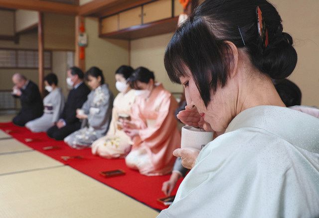 香り楽しみ、初春みやびに祝う 名古屋の松隠軒で新年行事「聞香始」 ：中日新聞Web