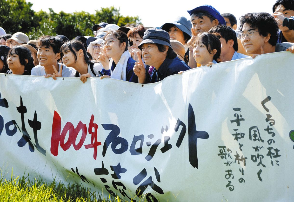 島唄と三線に沖縄戦思う THE BOOM宮沢和史さん、愛知の高校生と