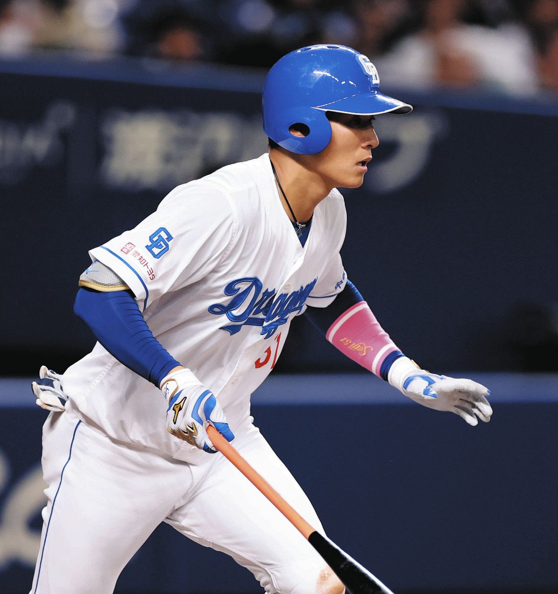 中日ドラゴンズ 上林 誠知 選手 LF ピンクリストバンド 中日・上林誠知、2安打「いい形で投手との間合い」 リストバンドの