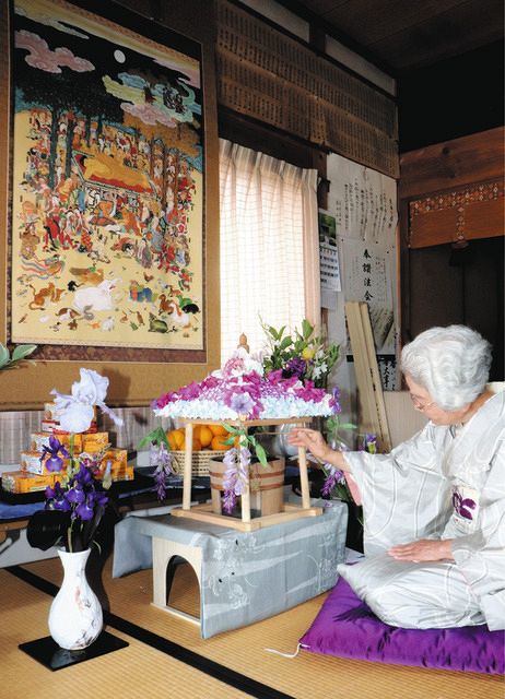 釈迦像に甘茶かけ「花まつり」 松阪・西福寺で誕生祝う：中日新聞Web
