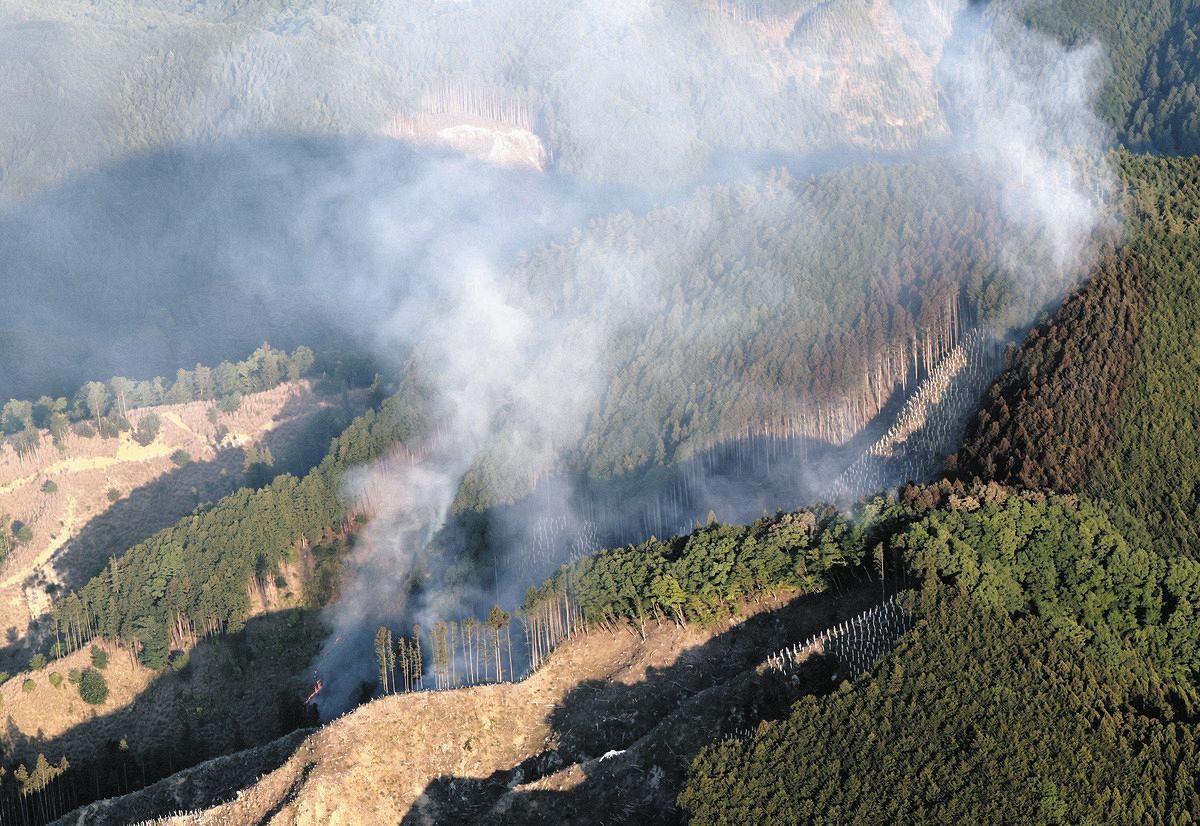妻の作った　文鎮　風林火山　炎のたからもの　静かに燃える火のペーパーウエイト 津市美杉町で山林火災 「山の方から煙が見える」 三重県、自衛隊に災害