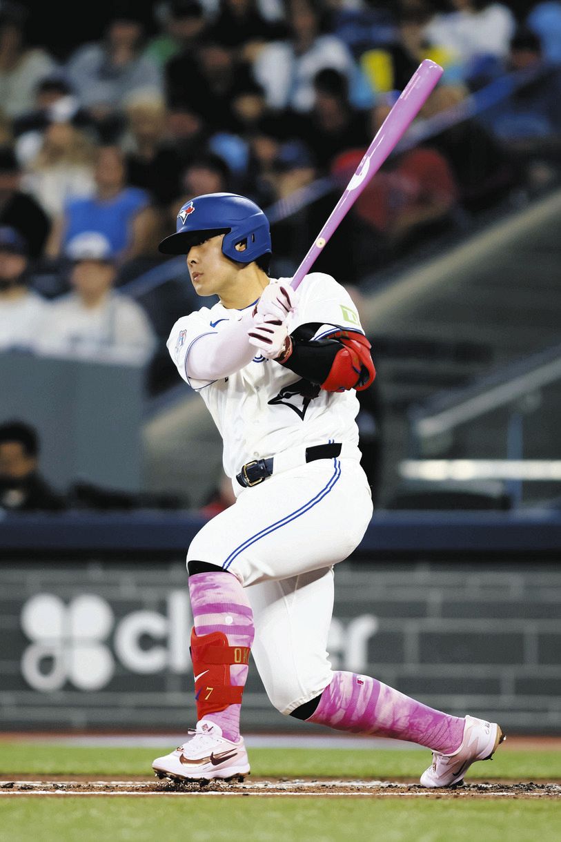 ◇岡本和真、ピンク色のバットで会心二塁打：中日スポーツ・東京中日